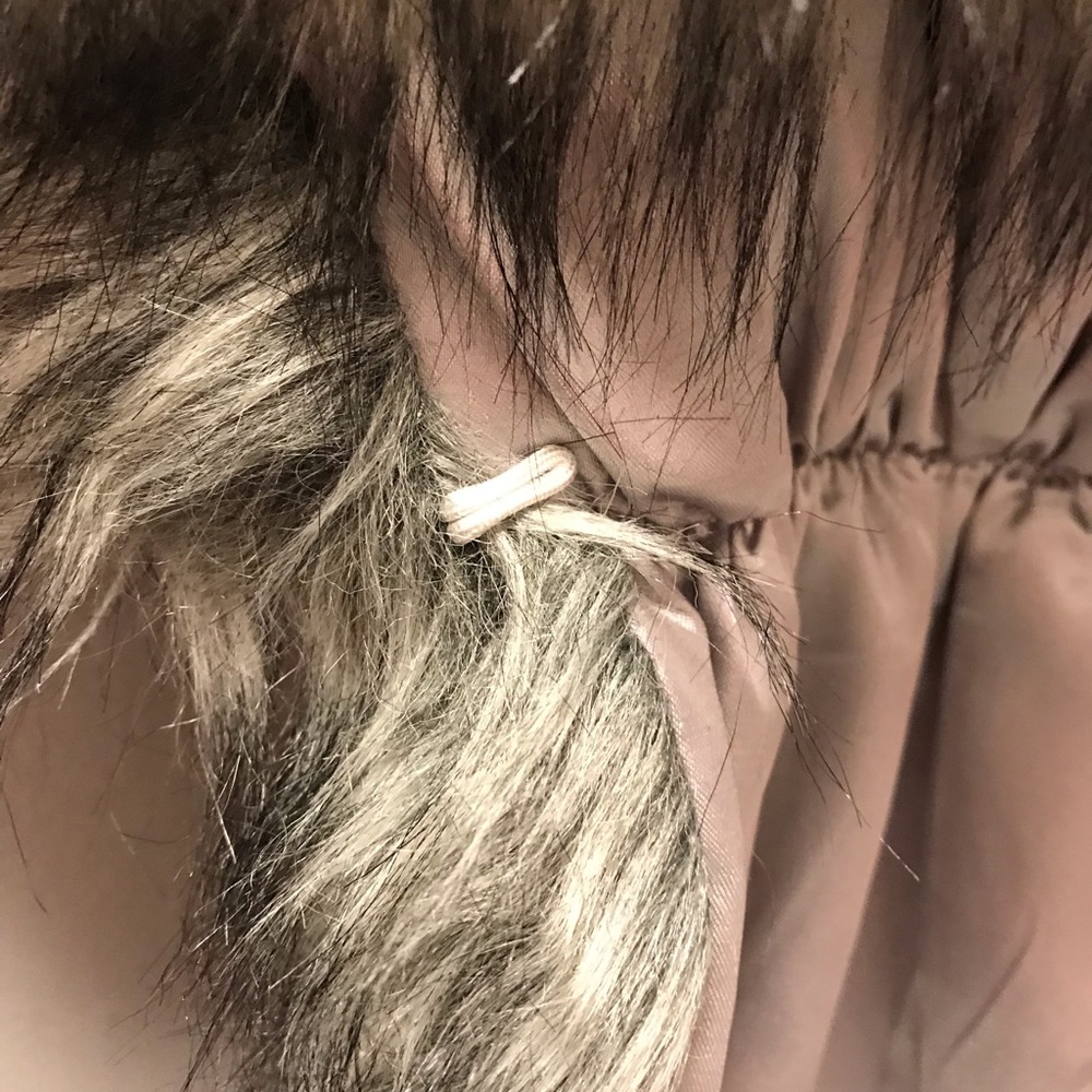 Gorgeous gray faux fur wrap. - Picture 5 of 5